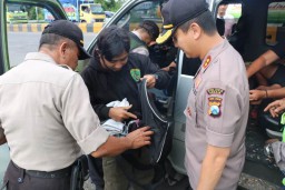Laga Persebaya v Persija, Polres Gresik Amankan Sajam hingga Bahan Peledak
