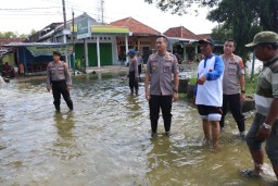 Kali Lamong Kembali Meluap, Polres Gresik Pastikan Keselamatan Warga Terdampak Banjir
