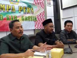 F-PKB, F-Golkar dan F-PDIP Usulkan Interpelasi Bupati Soal Penyelesaian Kali Lamong