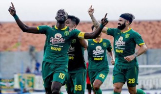 Kalahkan Arema 4-2, Persebaya Tantang Persija di Final Piala Gubernur