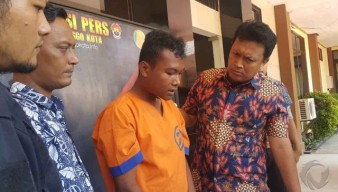 Teman Kerja “Digoyang” saat Pingsan