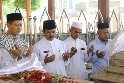 Moch Qosim Doakan Gresik Terbebas dari Virus Corona