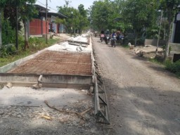 Semua Jalan Kabupaten di Bojonegoro Dicor Beton, Tahun Ini Digerojok Rp 596 M