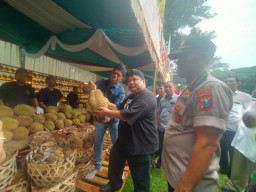 Wow,,Festival Durian di Prigen Beromzet Rp 1 M Per Hari