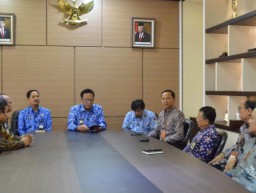 Saat Virus Corona Mengancam, Bupati Gresik Pilih Laporan Pajak via Online