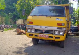 Polres Pasuruan Amankan Mobil Plat Merah Muatan Kayu