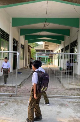 Di Gresik,  Ada yang Mulai Masuk Sekolah
