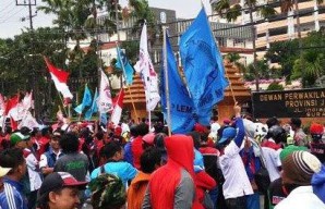 Ribuan Buruh Demo Tolak RUU Omnibus Law