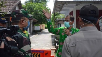 Demi Tenangkan Warganya, Bupati Magetan Nekat Blusukan di Desa Positif Terinfeksi Covid-19