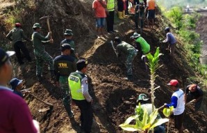 Dua Rumah Tertimpa Longsor di Kecamatan Poncol Magetan