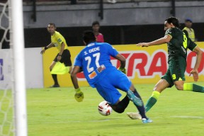 Bermain di Kandang, Persebaya Dikalahkan Persipura 3-4