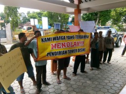 Warga Ponorogo Demo Tolak Pendirian Tower BTS