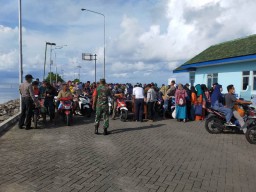 Penyetopan Sementara Kapal Penumpang Rute Bawean Tunggu Putusan Pemda Gresik