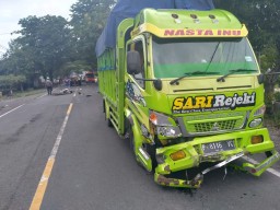 Jatuh dari Sepeda Motor, Dua Pelajar Luka-luka Usai Tertabrak Truk