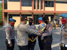 Nyambi Edarkan Narkoba, Anggota Polres Bojonegoro Dipecat