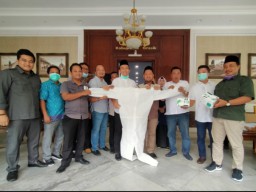 50 Anggota DPRD Gresik Patungan Beli APD