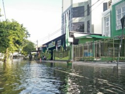 Banjir di Lamongan, Kawasan Rumah Bupati, Wabup dan Ketua DPRD Dikepung Genangan