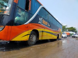 Jalan Cerme Masih Rusak Berlubang, Cemaskan Pengendara Motor