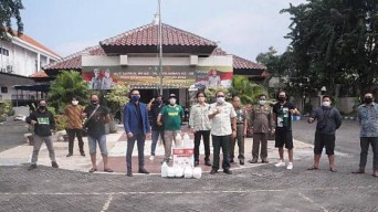 Bonekmania dan Satpol PP Edukasi Bahaya Covid-19