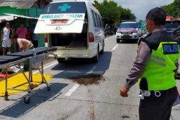 Bapak Ibu dan Anak Tewas Tertabrak Avanza di Probolinggo