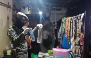 Satpol PP dan Polisi Obrak Warkop Miras di Tuban