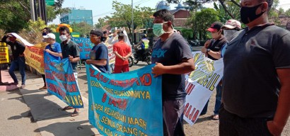 Demonstrasi Saat Pandemi Covid-19 di Pasuruan Dibubarkan Polisi