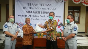 SIG Serahkan 64 Ribu Paket Sembako di Sejumlah Provinsi