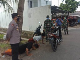 Di Bawean, Tak Pakai Masker Dihukum Push Up 10 kali
