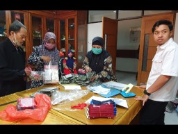 Beda Spek, Ukuran Masker Yang Dibagikan Lebih Kecil
