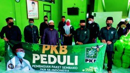 PKB Bojonegoro Bagikan Sembako Bareng PKB Se-Indonesia