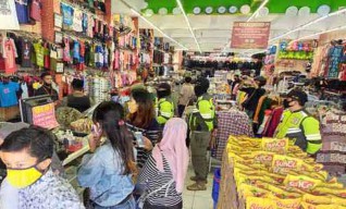 Depan Jualan Sembako, Dalam Toko Jualan Baju Lebaran