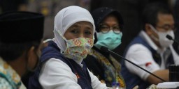 Gubernur Khofifah Jelaskan Soal Mobil PCR yang Sebabkan Risma Marah