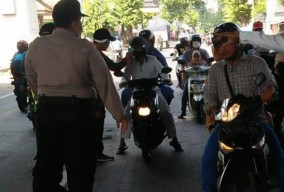 Tak Pakai Masker, Pemotor Dilarang Masuk Kota Pasuruan