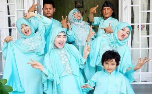 Adiknya Dinyinyirin,  Via Vallen Curhat di Instagram