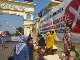 Warga Perum Pondok Mutiara Harum  Demo Tolak Superblok