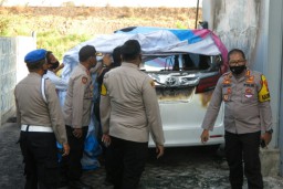 Polisi Temukan Kertas Semacam Jimat di Lokasi Pembakaran Mobil Via Vallen