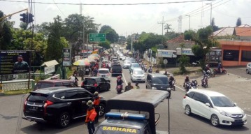 Tempat Wisata Pacet Masih Tutup, Wisatawan Akhirnya Muter-muter