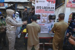 Bupati Jember, dr Faida Luncurkan Pasar Tangguh