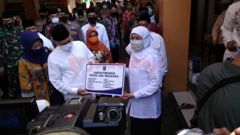 Gubernur Khofifah Sambangi Ponpes Tangguh Tebu Ireng