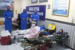 Jalasenastri Lanal Banyuwangi Gelar Donor Darah