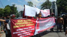 Massa Aksi Sekitar J-TB Bojonegoro Tuntut Kesejahteraan dari Proyek Gas Nasional