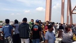 Pria Depresi Terjun Bebas dari Jembatan Sembayat dan Hanyut Belum Ditemukan