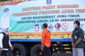 Khofifah Kirim 2 Ribu Paket Sembako Untuk Warganya di Jakarta dan Jabar