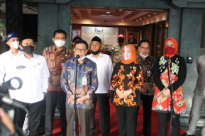 Happy Ending, Konflik DPRD Jember  dan Bupati Jember