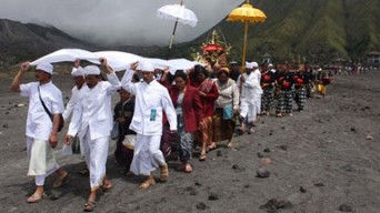 Umat Hindu Tengger Doakan Pagebluk Segera Berakhir