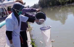 Kali Surabaya Tercemar Mikroplastik dari Limbah Industri Tekstil