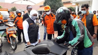 Lumpaja Jatim Gandeng Ojol Kirim Bahan Pokok