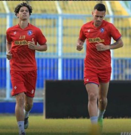 Dua Pemain Seleksi Asing Arema Butuh Beradaptasi