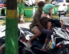 Nakal....Ayo Ketahuan Hebeh-hebeh Alat Vital Pacar di Taman Bunga Sumenep
