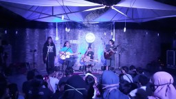 Pandemi Covid-19, Konser Musik di Gresik Dipadati Ratusan Anak Muda